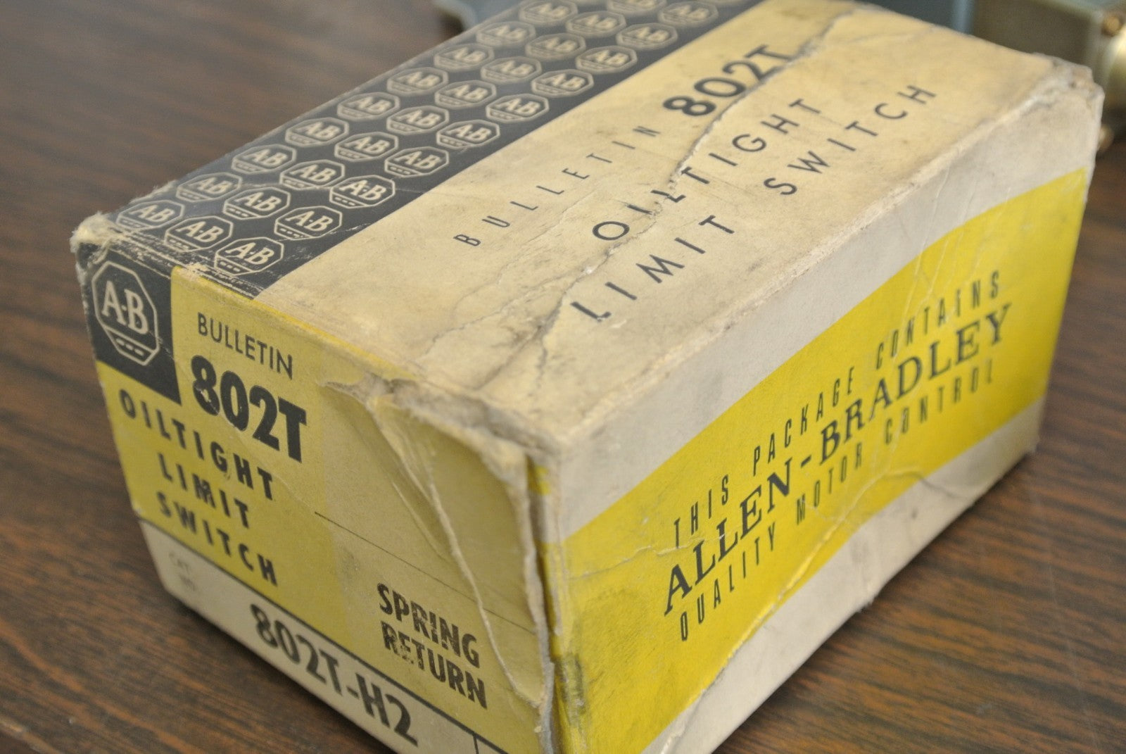 ALLEN-BRADLEY 802T-H2 / OILTIGHT LIMIT SWITCH / SPRING RETURN / NEW SURPLUS8