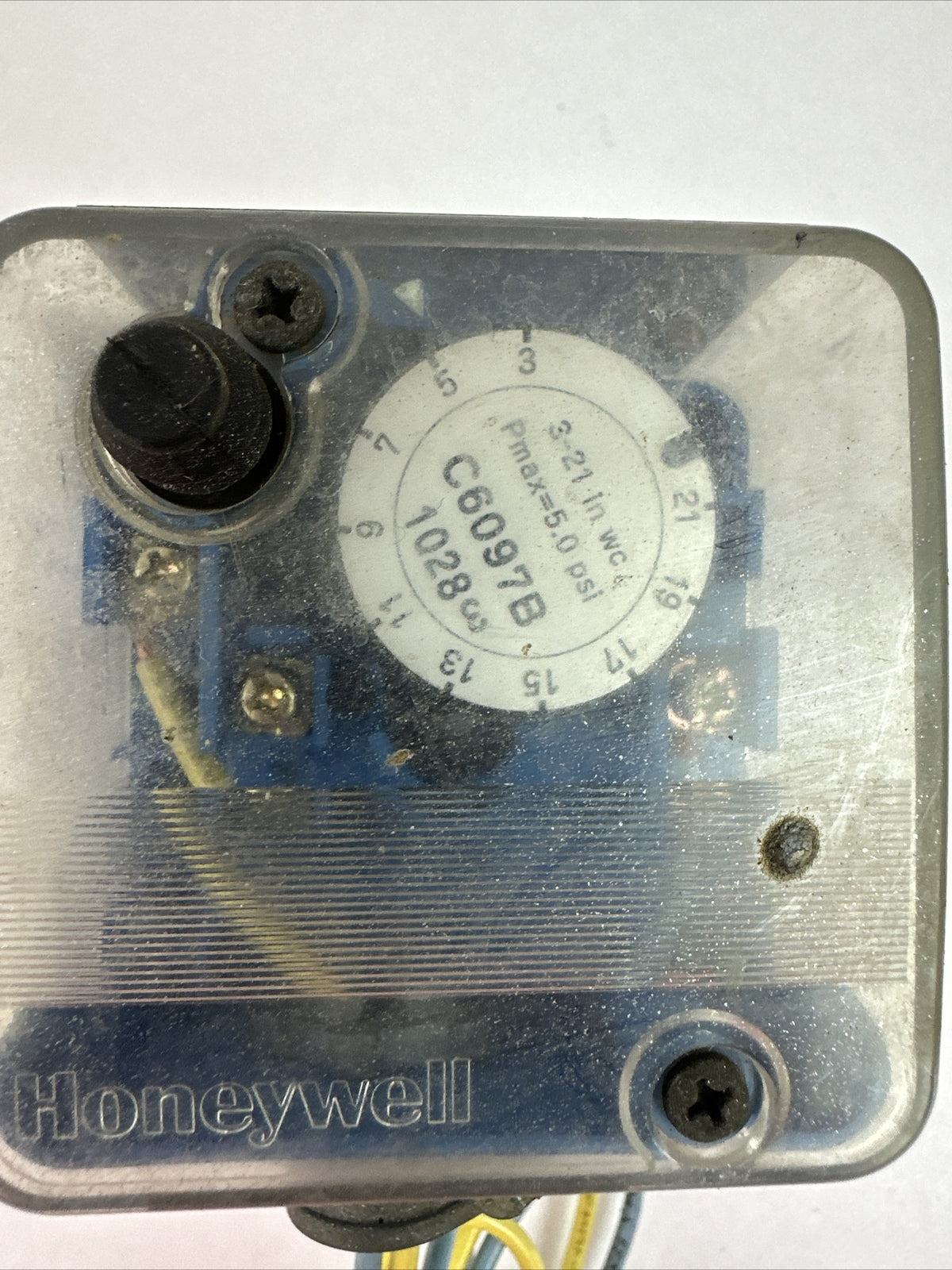 HONEYWELL C6097B GAS PRESSURE VALVE Pmax = 5.0PSI1