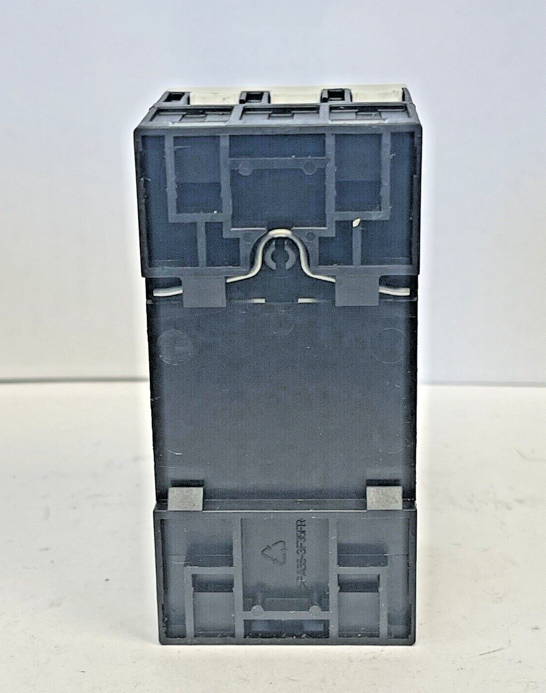 SIEMENS - 3RV1011-1BA10 & 3RV1901-1E-CIRCUIT BREAKER W/ SWITCH TRANSVERSE3