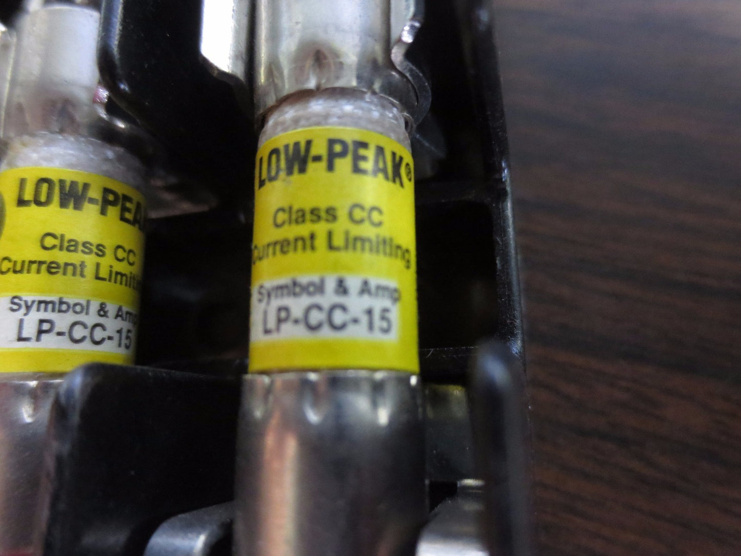 BUSS BC6032B FUSE BLOCK w/ TWO FUSES (LP-CC-15)3