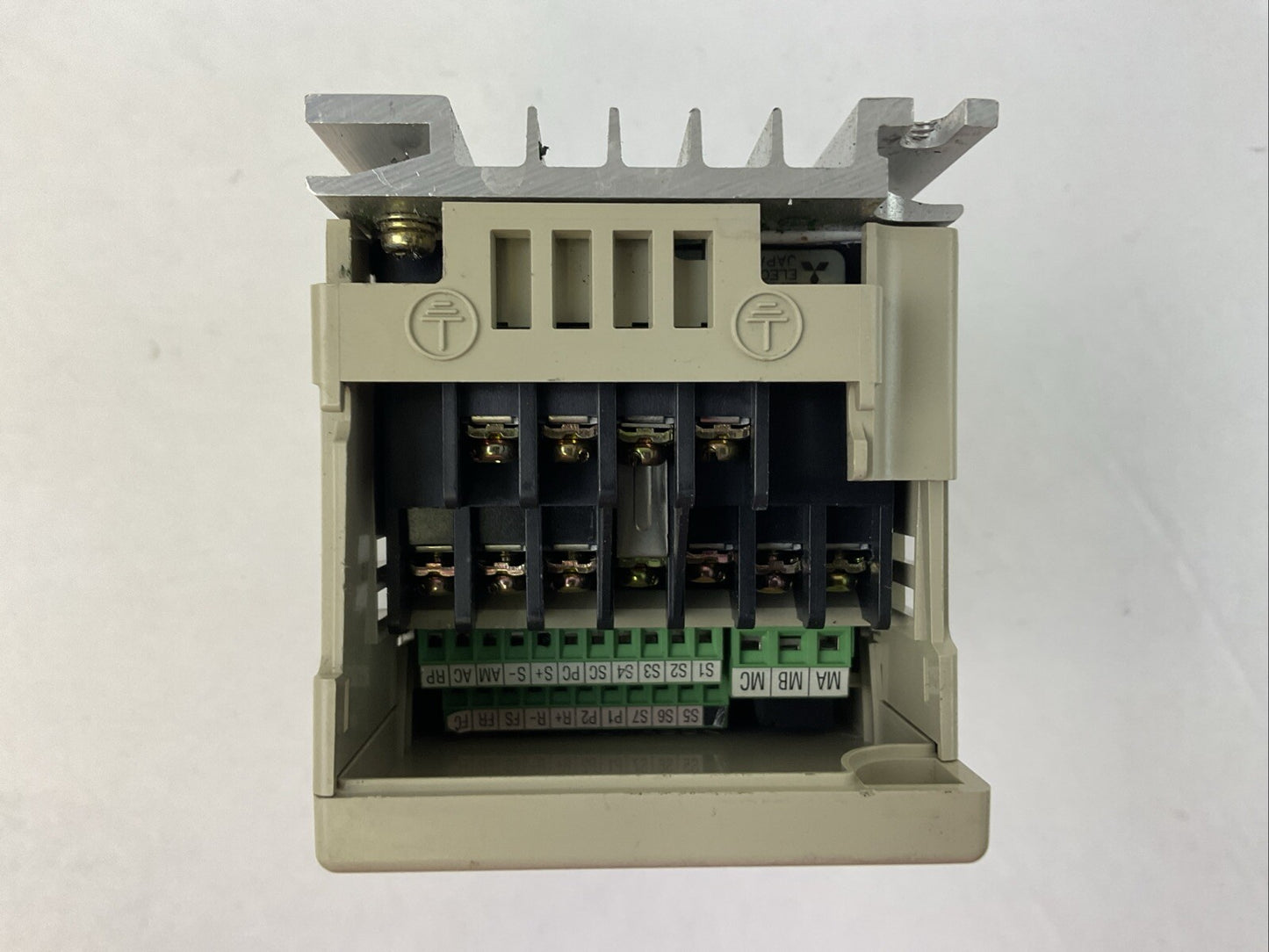 YASKAWA CIMR-V7AM20P2 AC DRIVE OUTPUT 3PH 0-230VAC 0-400HZ 1.6A INPUT 200-230VAC3