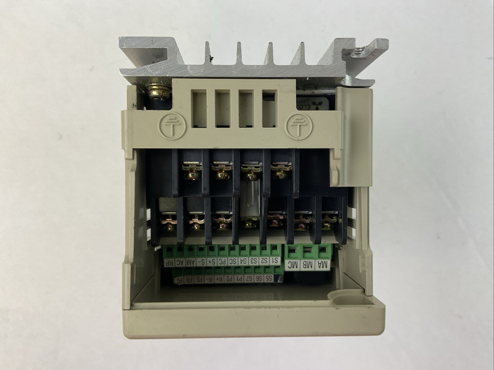 YASKAWA CIMR-V7AM20P2 AC DRIVE OUTPUT 3PH 0-230VAC 0-400HZ 1.6A INPUT 200-230VAC3