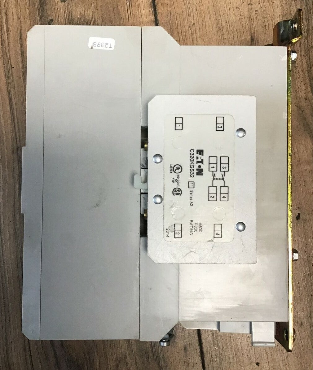 CUTLER HAMMER CONTACTOR CN15KN3 NEMA SIZE 3 SER. A1 W/ C320KGS32 AUX. CONTACT4
