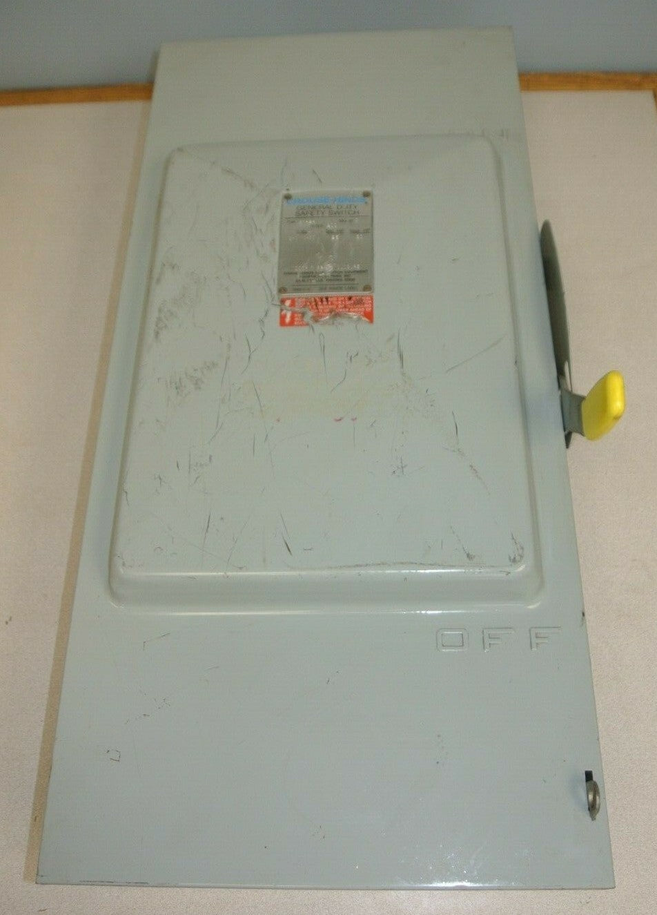 CROUSE-HINDS GH424N GENERAL DUTY FUSIBLE SAFETY SWITCH / 240V / 200A / 25HP2