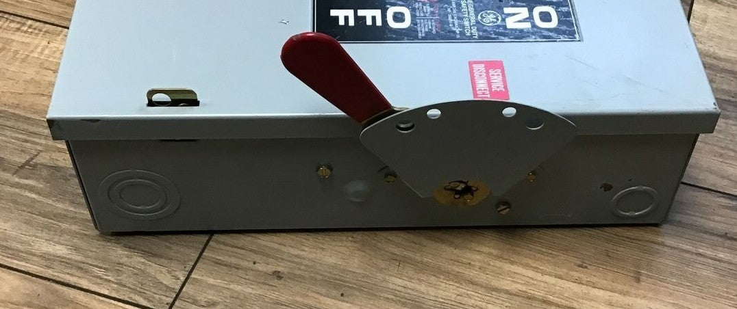 GE TGN3322 SAFETY SWITCH MODEL 8 240VAC/250VDC 60A TYPE 1 NON FUSIBLE 15HP7