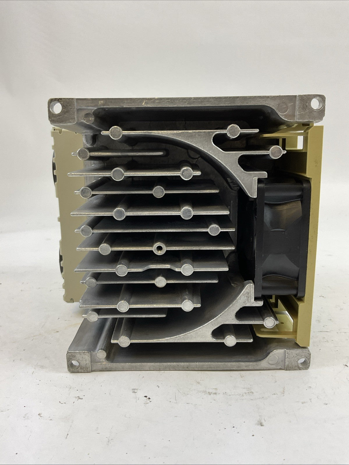 YASKAWA CIMR-VU4A0011FAA REV: C V1000 AC DRIVE OUTPUT 3PH 0-480V 11.1/9.2A4