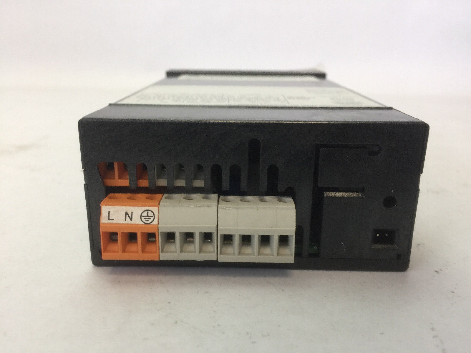 NEWPORT ELECTRONICS INFCR-212A/E TEMPERATURE CONTROLLER 115VAC 9.5W4