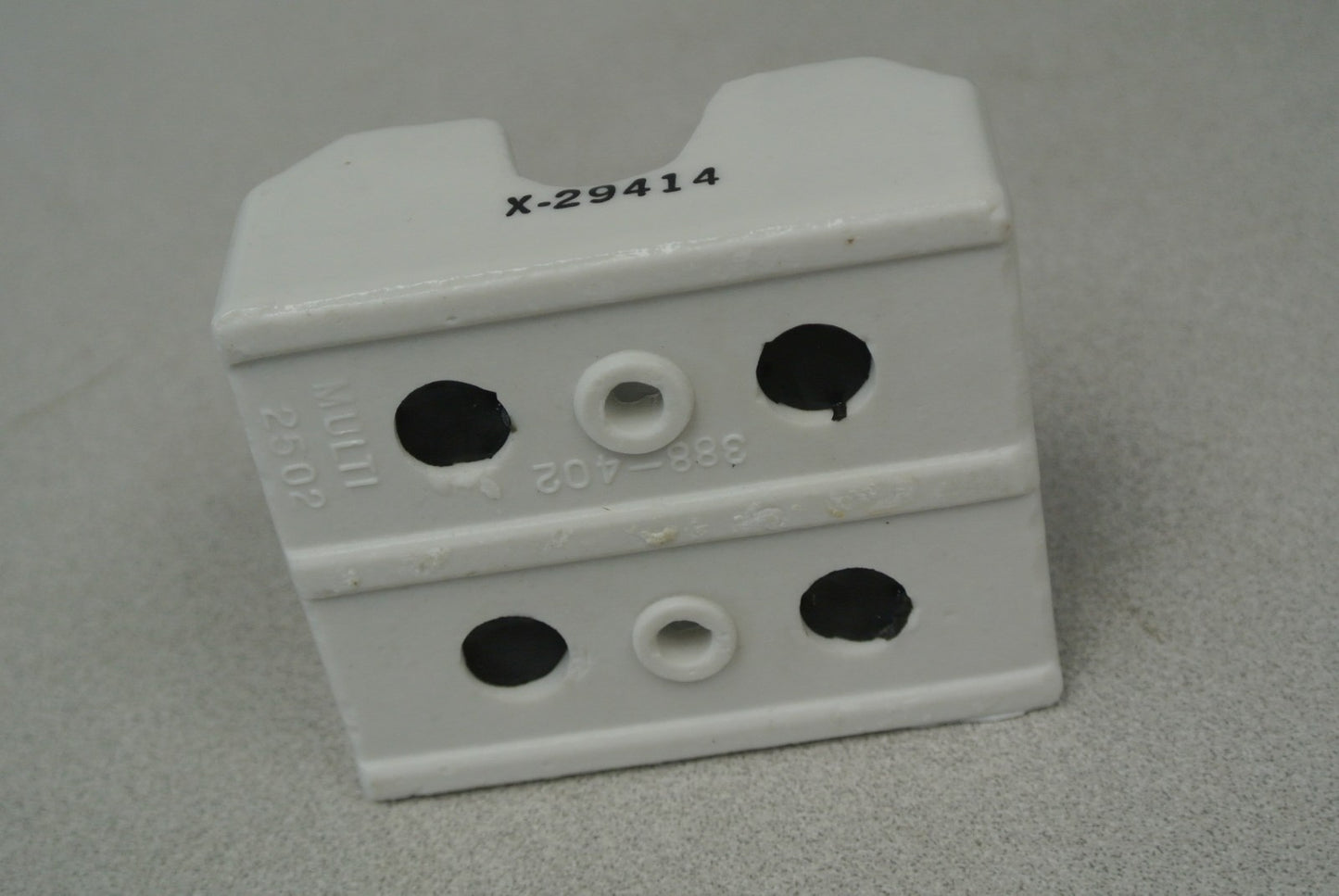 ALLEN-BRADLEY 1491-N122 CERAMIC FUSE BLOCK 30A, 250V, 2-POLE - NEW SURPLUS 3