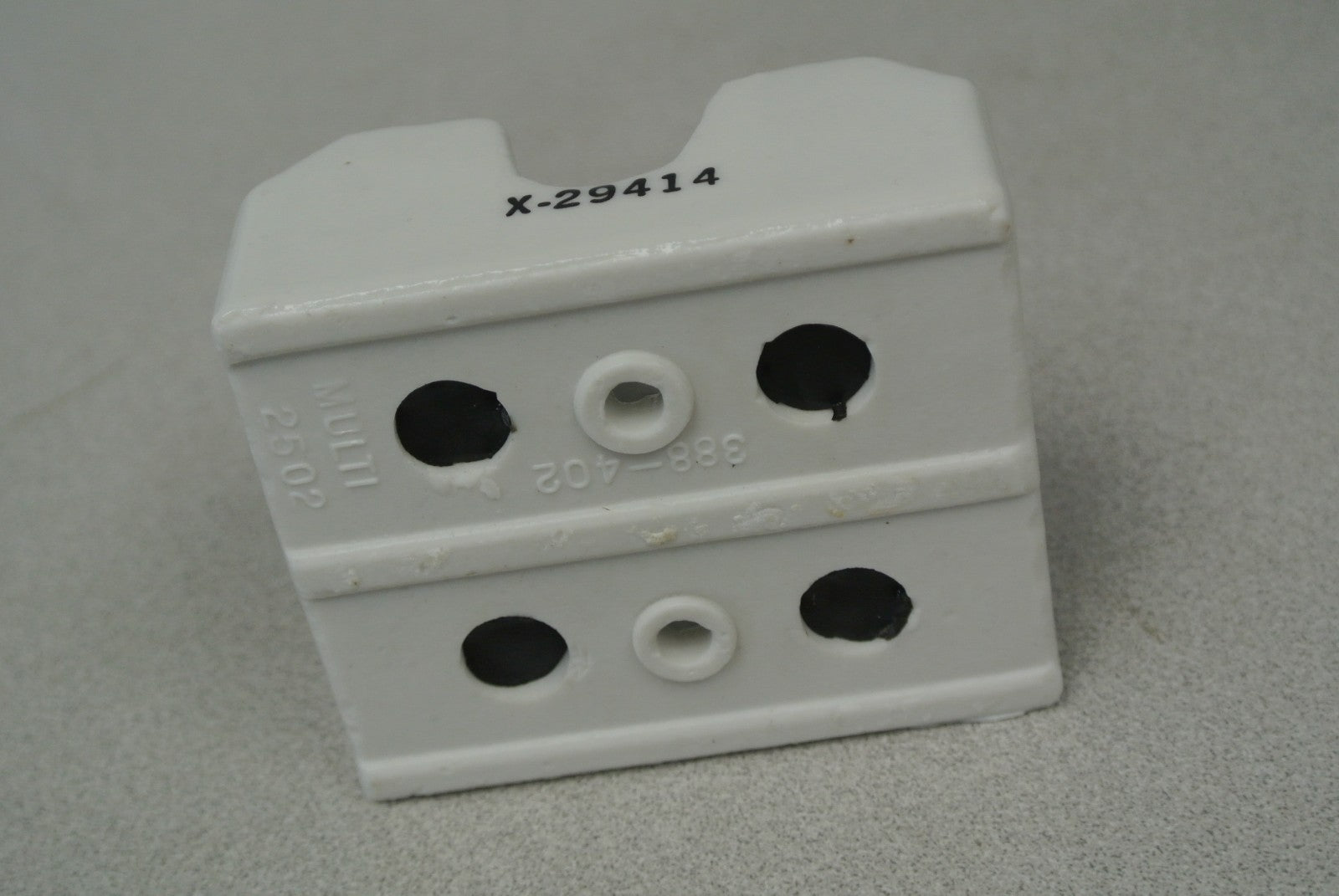 ALLEN-BRADLEY 1491-N122 CERAMIC FUSE BLOCK 30A, 250V, 2-POLE - NEW SURPLUS 3