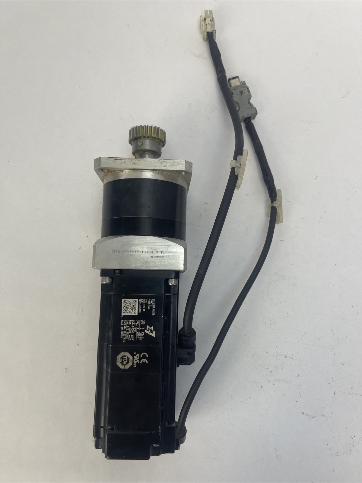 YASKAWA SGM7J-04A7C6E AC SERVO MOTOR 200VAC 2.5A 400W PF70L1-10-P2-S2-14-30-50-70