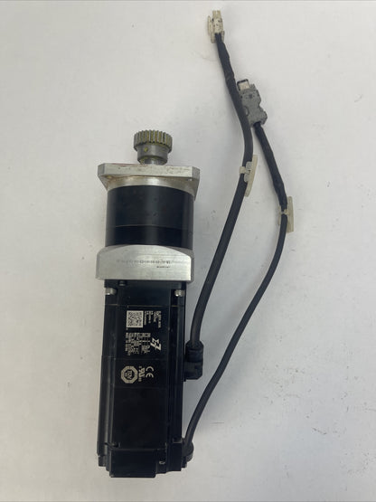 YASKAWA SGM7J-04A7C6E AC SERVO MOTOR 200VAC 2.5A 400W PF70L1-10-P2-S2-14-30-50-70