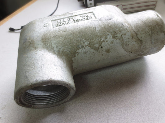 CROUSE-HINDS LB777 CONDULET OUTLET BOX, 2-1/2" + 870 COVER (NO GASKET) NEW SURPL0