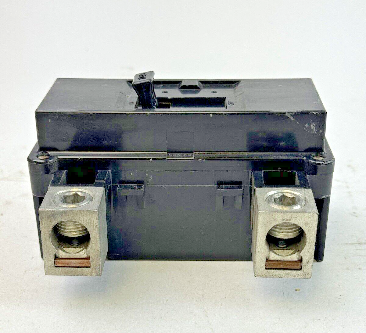 SQUARE D QOM2200VH  MAIN CIRCUIT BREAKER  2P  200A  240VAC2