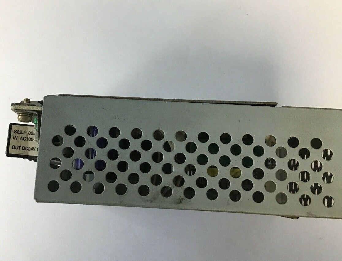 Omron S82J-02524D DC Power Supply 24 VDC 1.1A (BROKEN PLASTIC)3