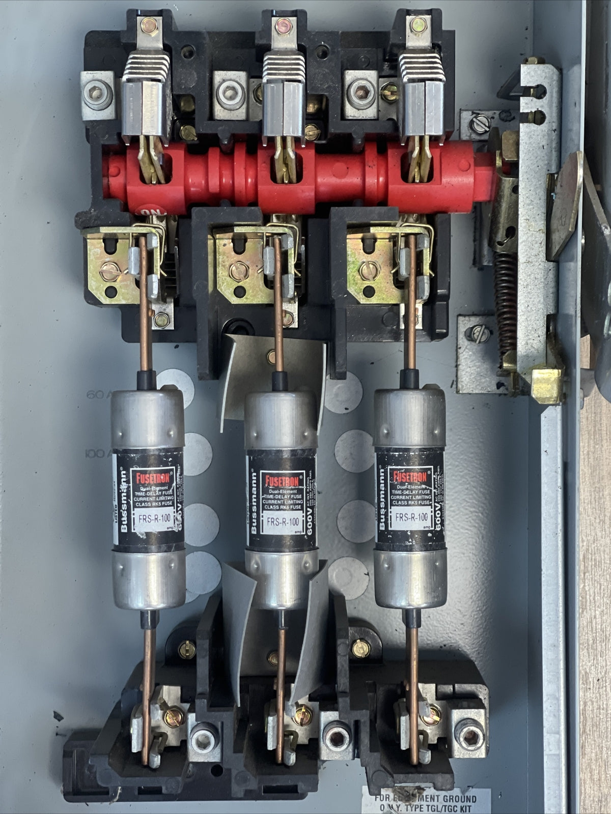 GE TH3363R MODEL 11 FUSIBLE SAFETY SWITCH 100A 600VAC 250VDC 30HP 3P TYPE 3R9