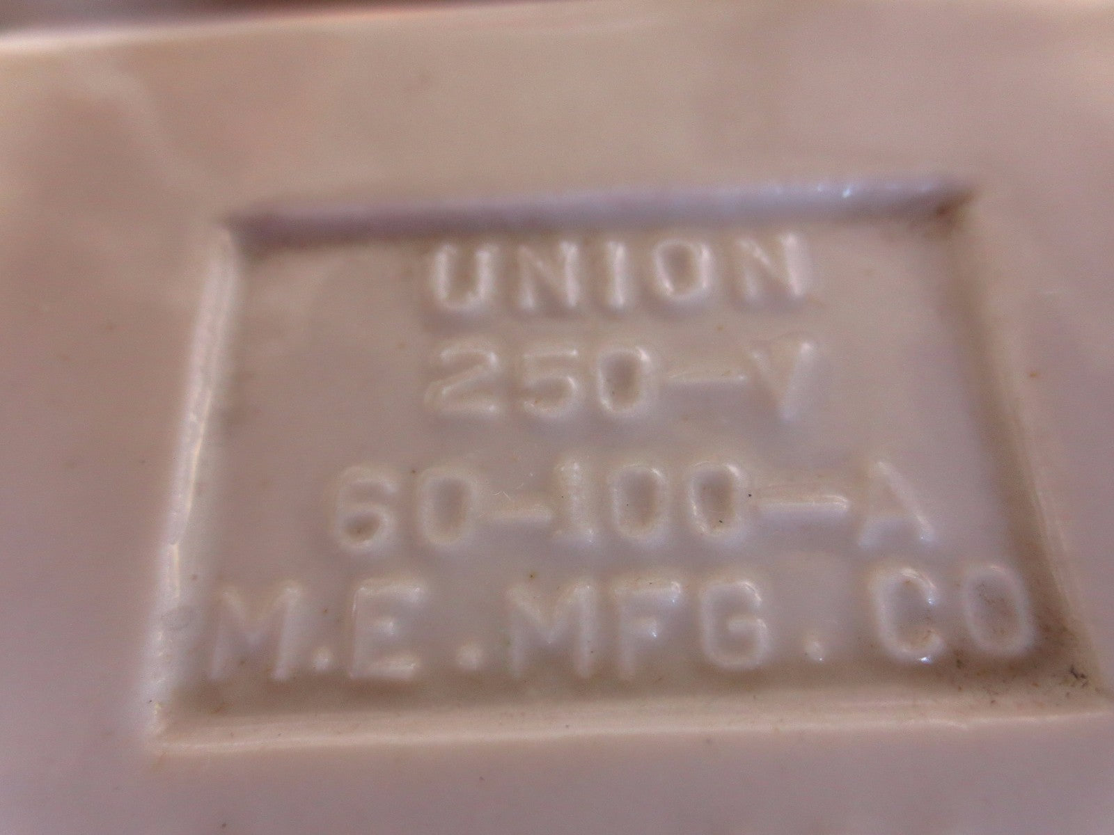 MULTI 2525 PORCELAIN CUT-OUT BASES 250V, 61-100A - NEW SURPLUS - 388-4172