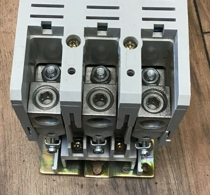 CUTLER HAMMER CONTACTOR CN15KN3 NEMA SIZE 3 SER. A1 W/ C320KGS32 AUX. CONTACT3