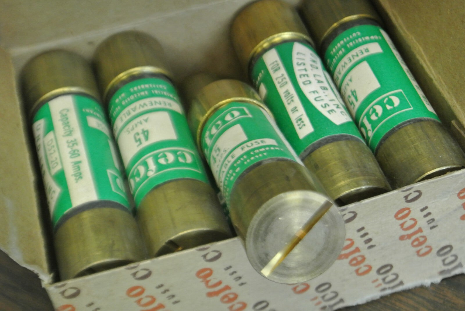 BOX of 10 CEFCO REN45 RENEWABLE FUSE / 45A / 250V / NEW SURPLUS  CAPACITY 35-60A0