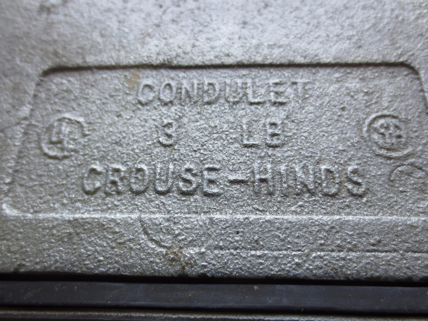 CROUSE-HINDS 3LB CONDULET 2-1/2"-3"2