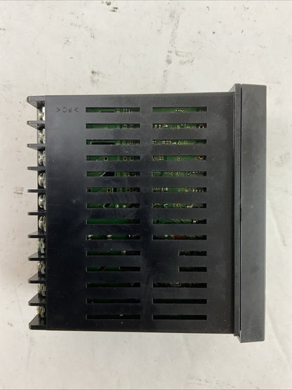OMRON E5EN-R3MT-500 TEMPERATURE CONTROLLER 100-240VAC 50/60HZ 10VA3