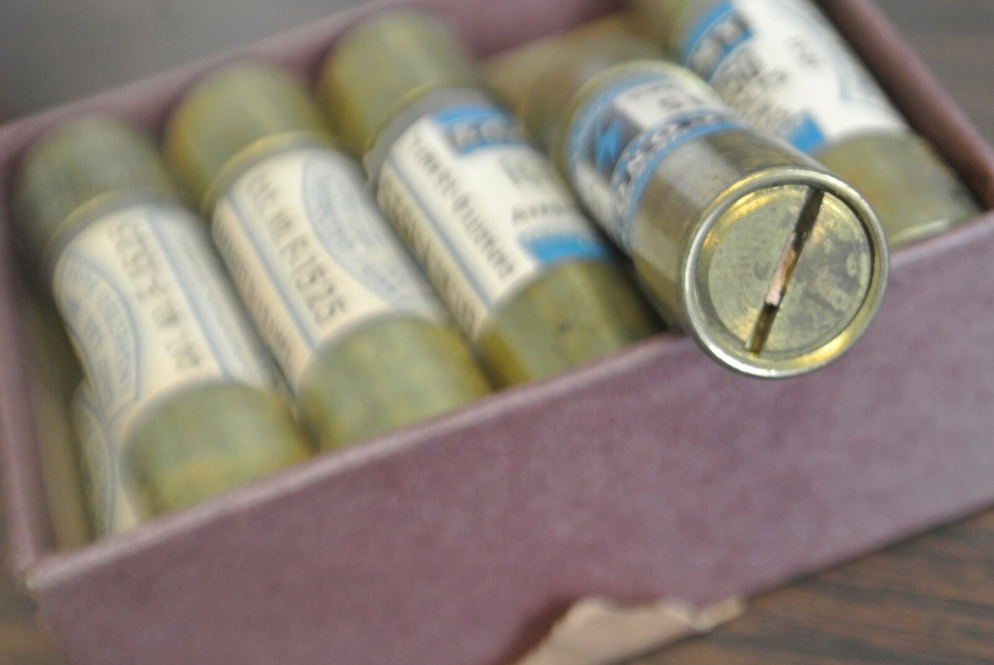 BOX of 10 / ECONOMY F-2025 RENEWABLE FUSE / 20A / 250V / NEW SURPLUS0