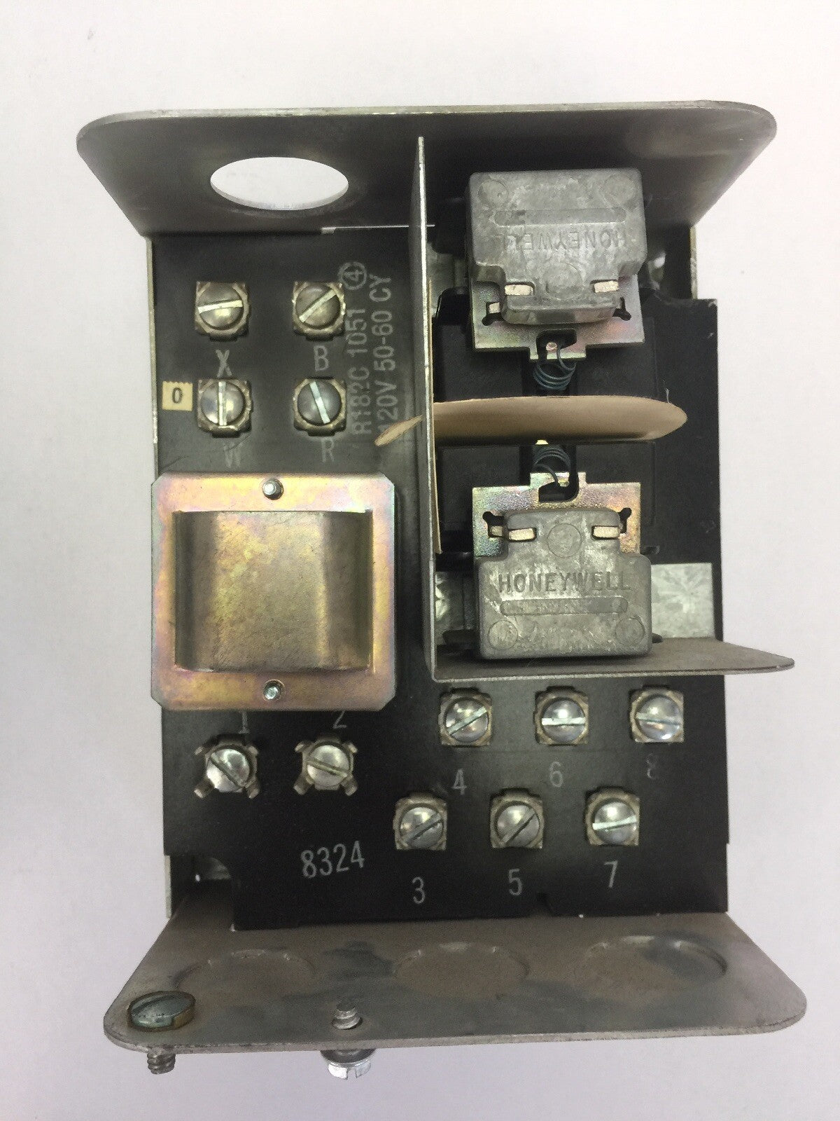 HONEYWELL R182C 1051 SWITCHING RELAY 120V 50-60CY TYPE R182B & C 44.4AMP5