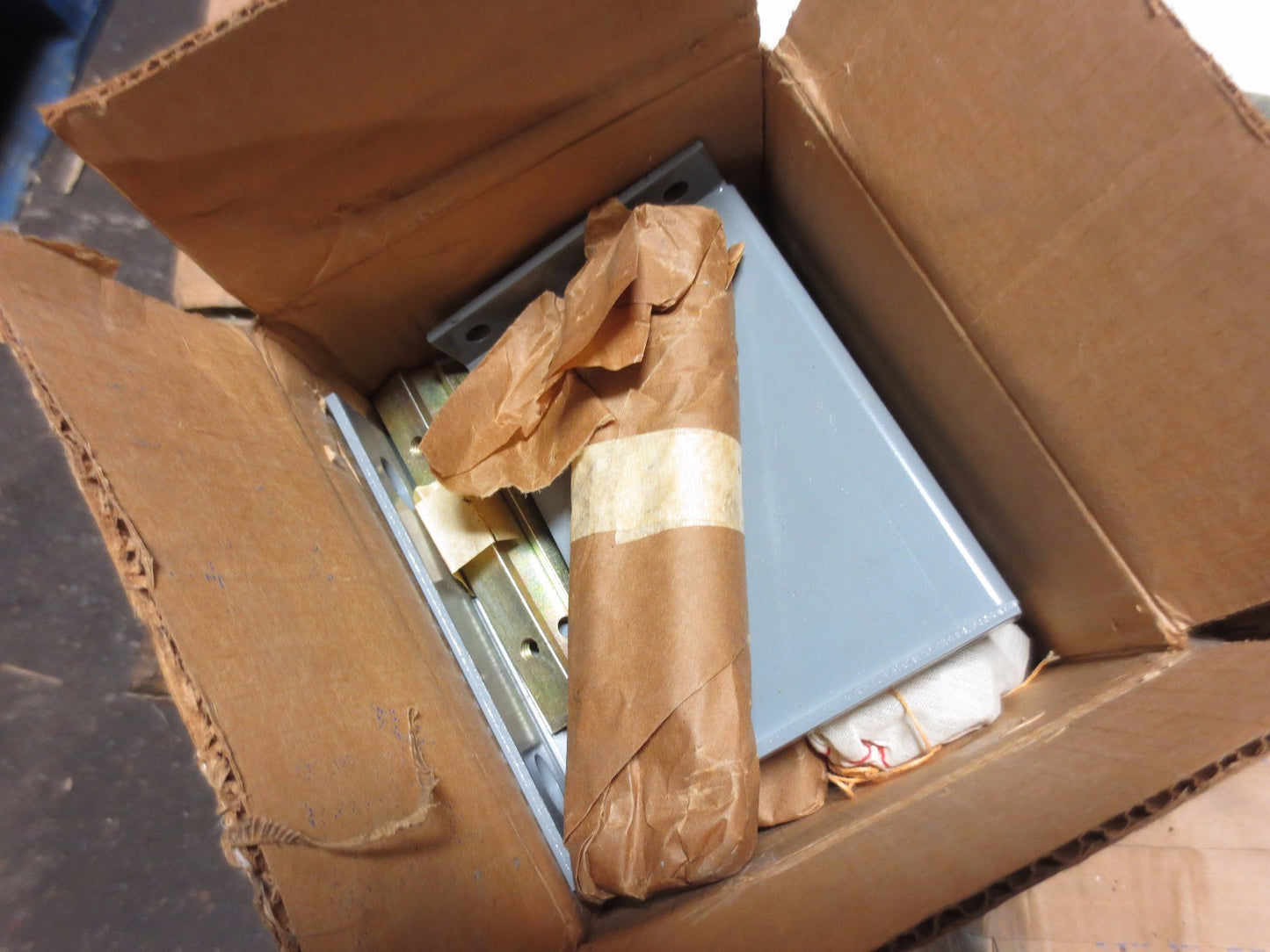 WESTINGHOUSE 2527D78G04 BUS DUCT VERTICAL HANGER, ADJUSTABLE3