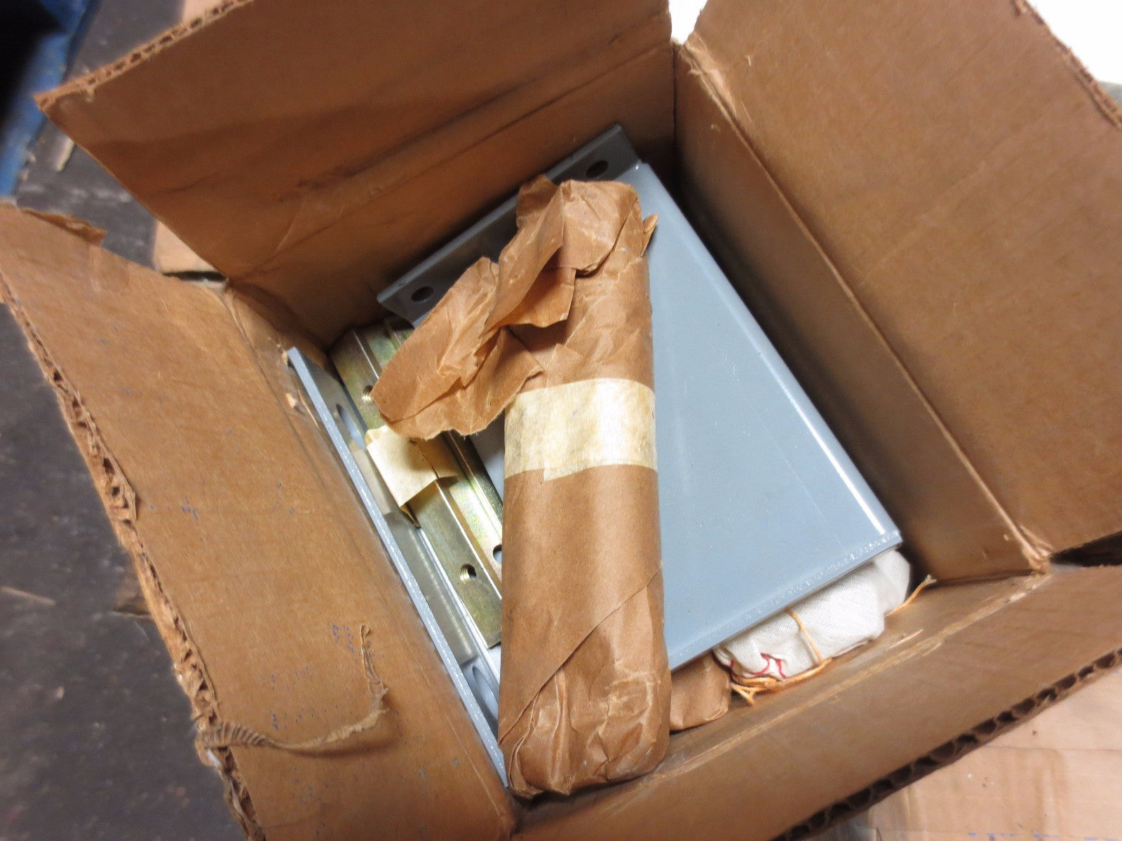 WESTINGHOUSE 2527D78G04 BUS DUCT VERTICAL HANGER, ADJUSTABLE3