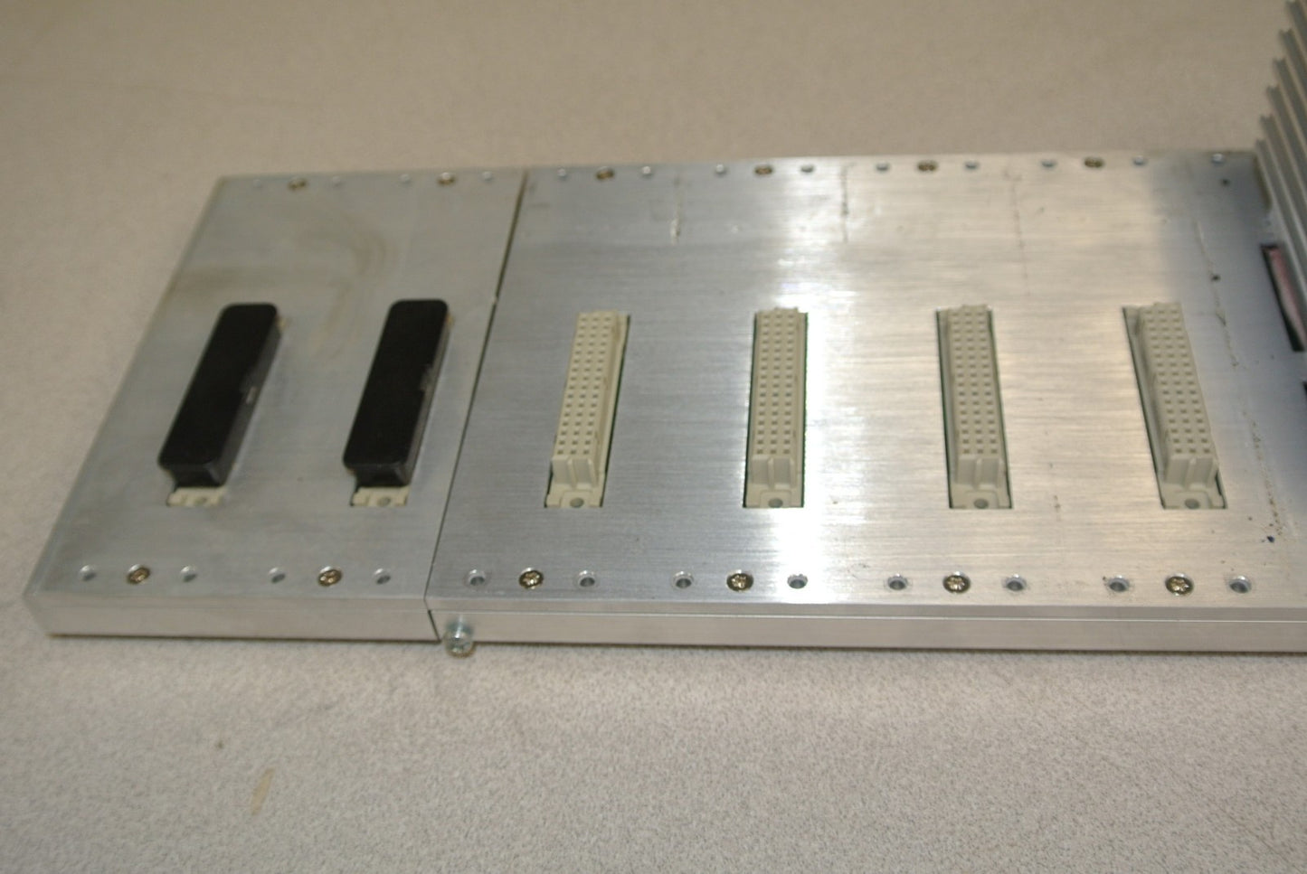 HIRSCHMANN MB-2T / MICE BACKPLANE - 2 + 5 SLOTS - PLC BASE4