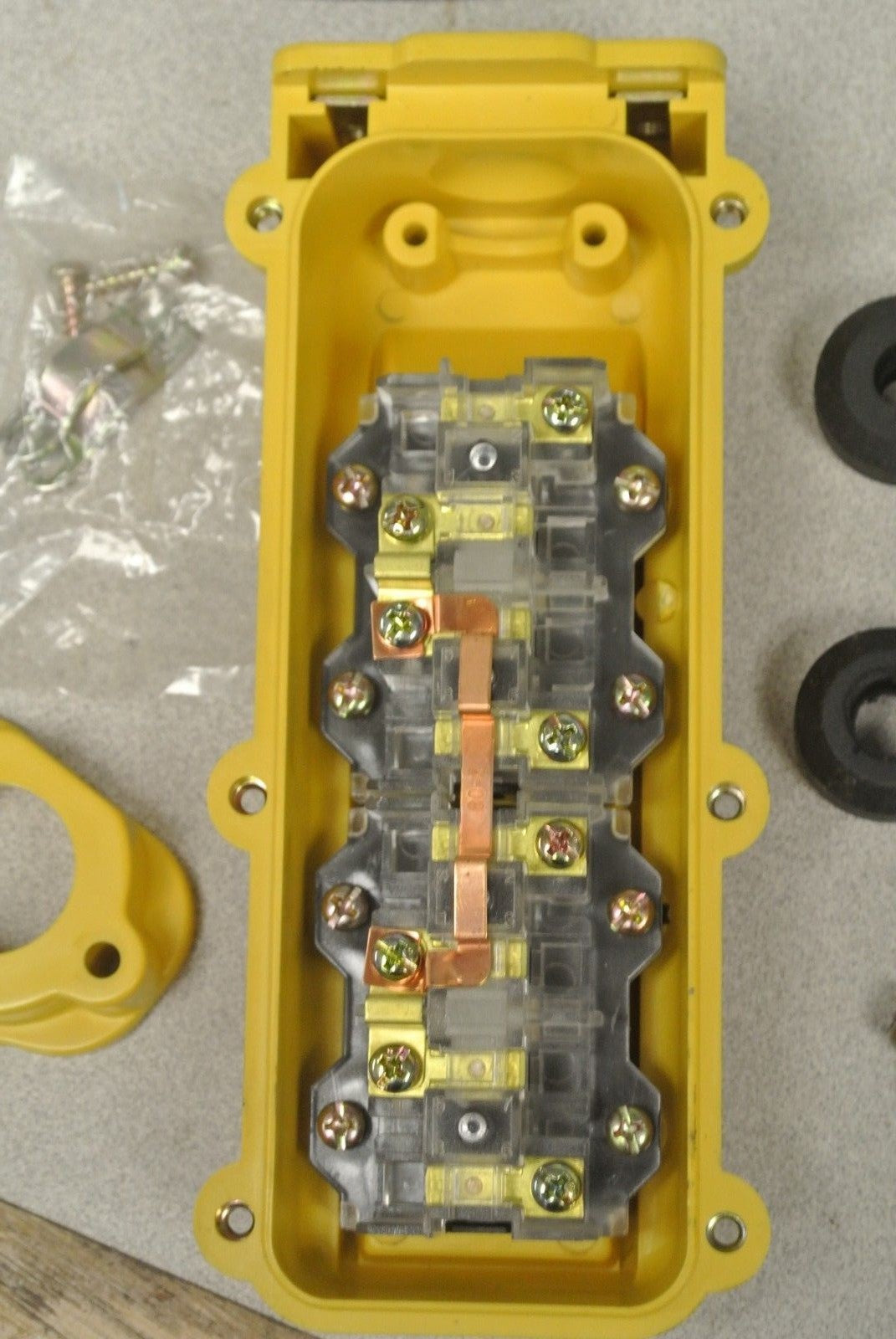 DRIVECON 4-BUTTON PENDANT PARTS / HOIST PUSHBUTTON SWITCH / NO BACK / COB82C ? 1