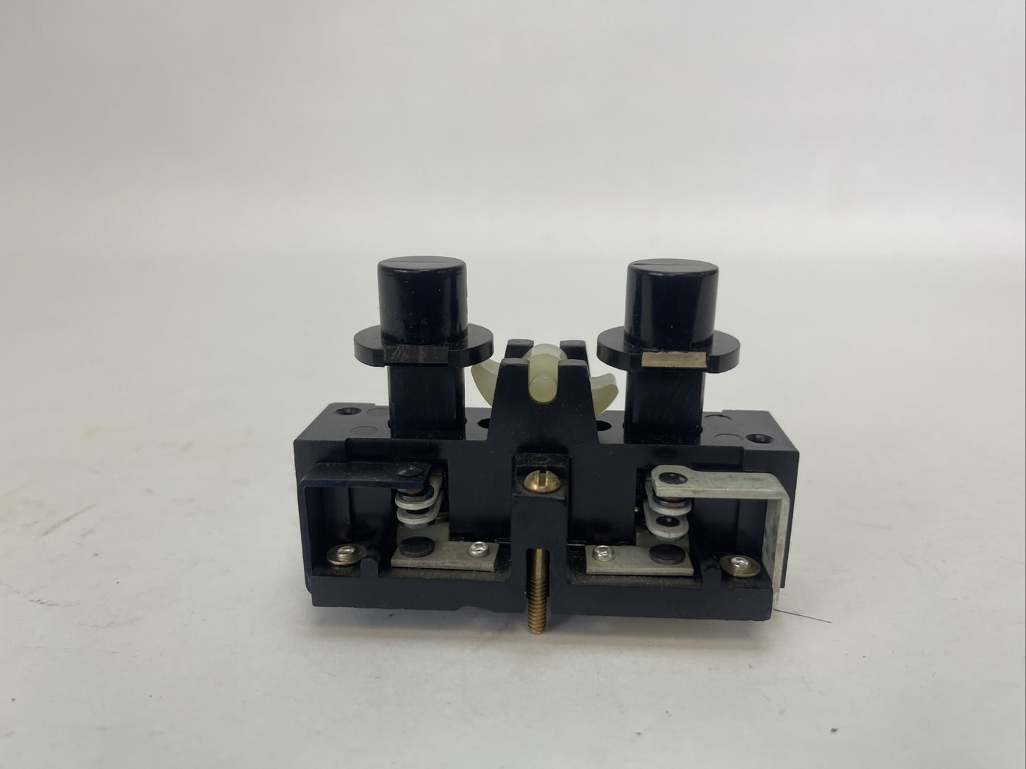 HUBBELL PG2 PBP PUSHBUTTON INSERT SINGLE SPEED / PLUG IN 120/240/480VAC 125/2501