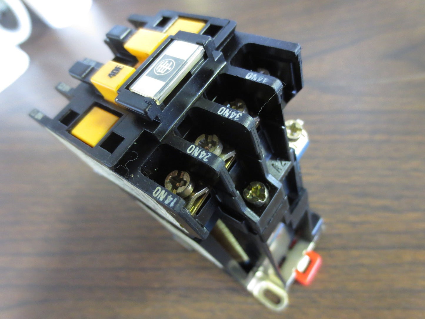 TELEMECANIQUE CA2-DN240 RELAY - 10A 4-POLE 24VDC COIL 4N/O CONTACTS2