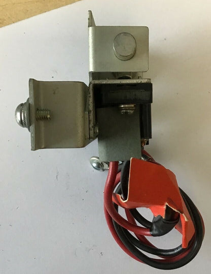 CUTLER HAMMER 4199H100(A) ELECTRICAL INTERLOCK 10316H89A 1N.O.-1N.C. UNIVERSAL4