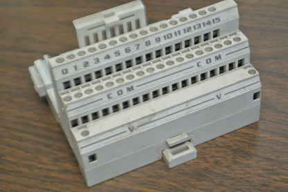 ALLEN-BRADLEY 1794-TB2 TERMINAL BASE / Ser. A, Rev. A01 / 120VAC / 10A2