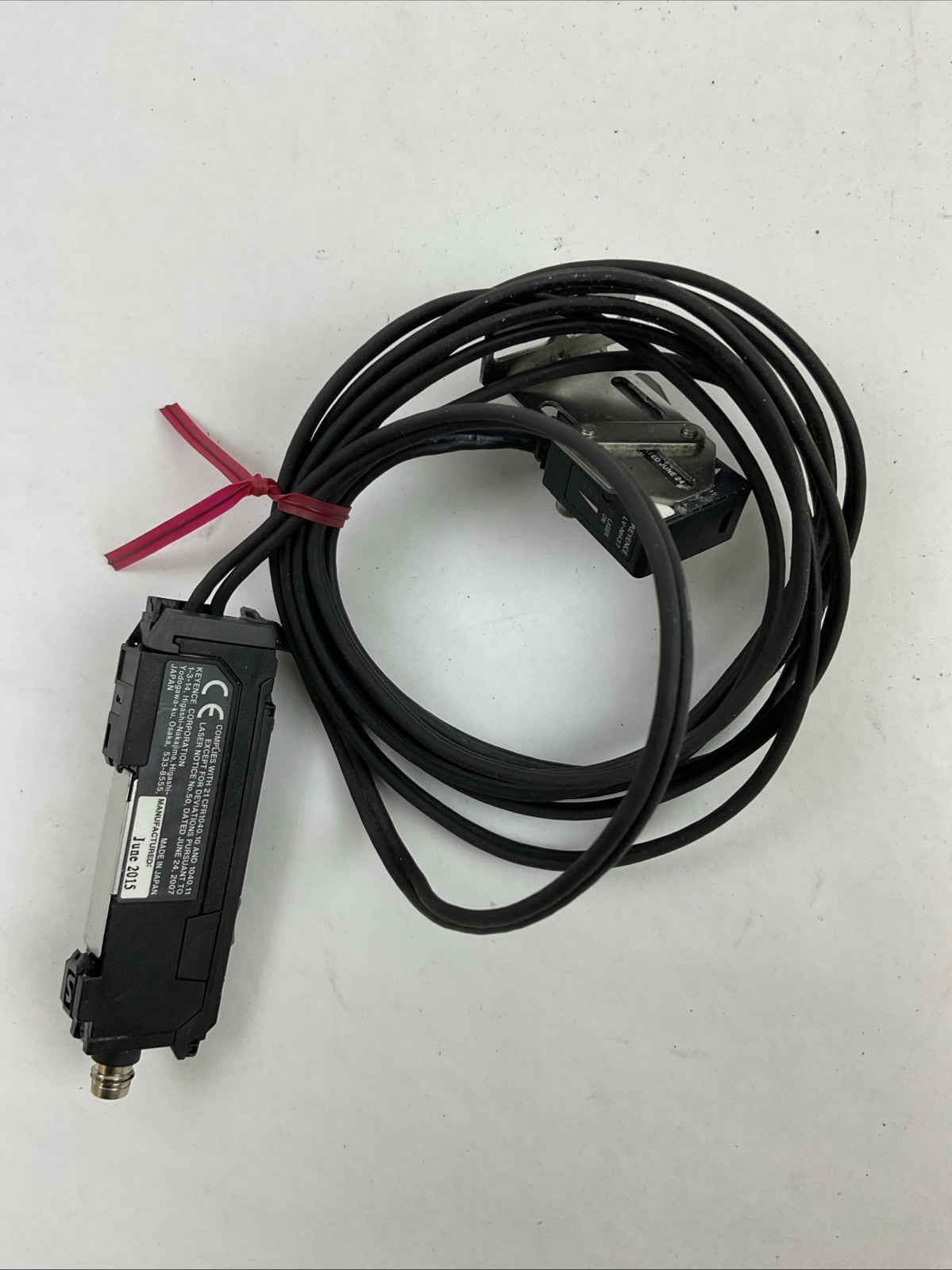 KEYENCE LV-N11CN 24VDC LV-NH37 SENSOR0