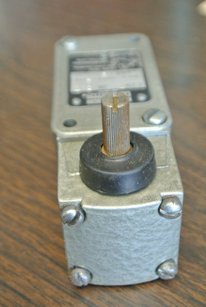 GOULD / R.B. DENISON C2BT-JK01T LOX-SWITCH / NEMA A600 / NEW SURPLUS5