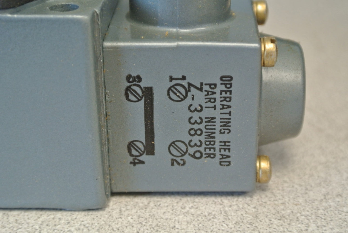 ALLEN-BRADLEY 802T-A4 / OILTIGHT LIMIT SWITCH / CCW 1-WAY REVERSIBLE / NEW SURPL4