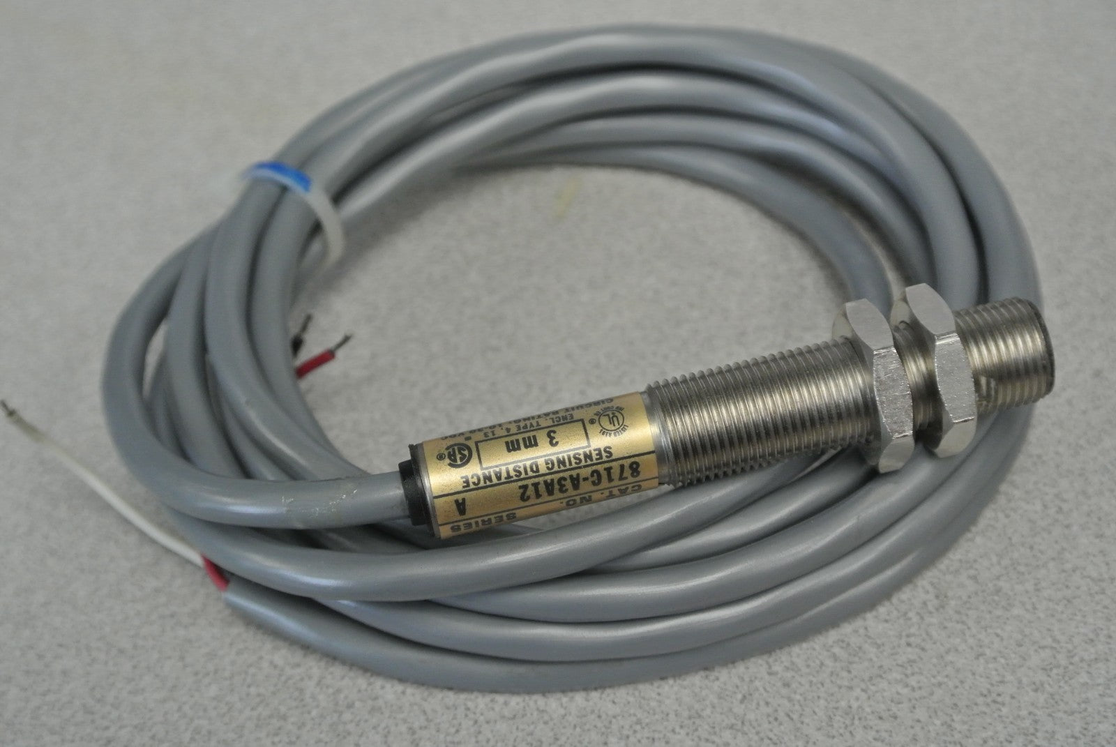 ALLEN-BRADLEY 871C-A3A12 CYLINDRICAL INDUCTIVE PROXIMITY SWITCH / 10-30VDC 3mm2