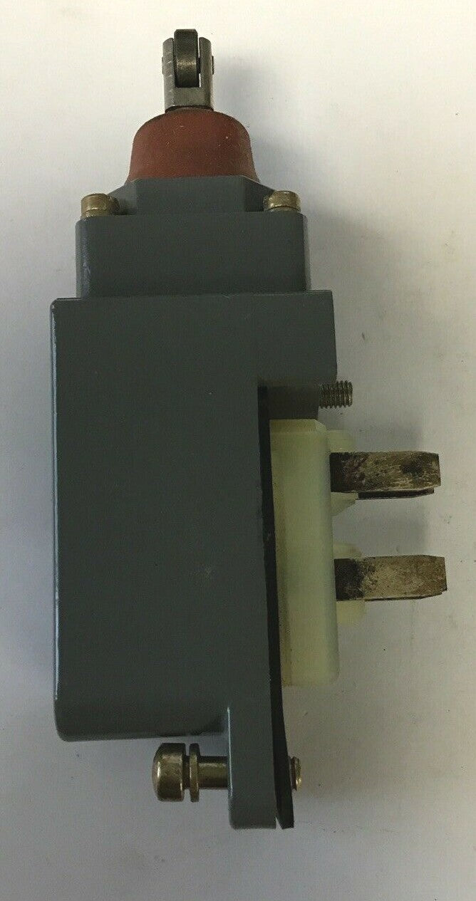 CUTLER HAMMER 10316H9835 LIMIT SWITCH 600VAC 6