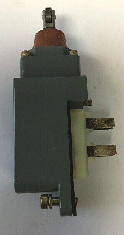 CUTLER HAMMER 10316H9835 LIMIT SWITCH 600VAC 6