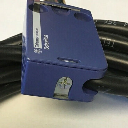TELEMECANIQUE XCMD2102L5 LIMIT SWITCH 7