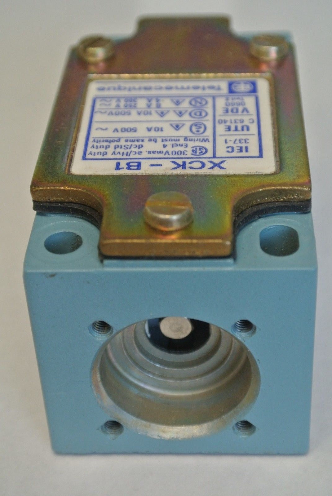 TELEMECANIQUE XCK-B1 LIMIT SWITCH BODY - 300VAC MAX HEAVY DUTY - NEW SURPLUS3