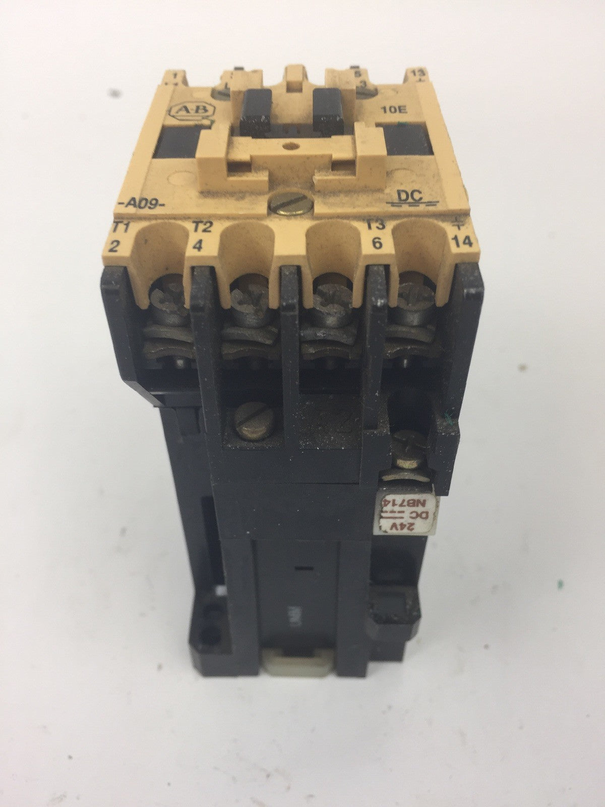 ALLEN BRADLEY 100-A09NZ*3 CONTACTOR SER B 600VAC 9A NB174 COIL 24VDC 3