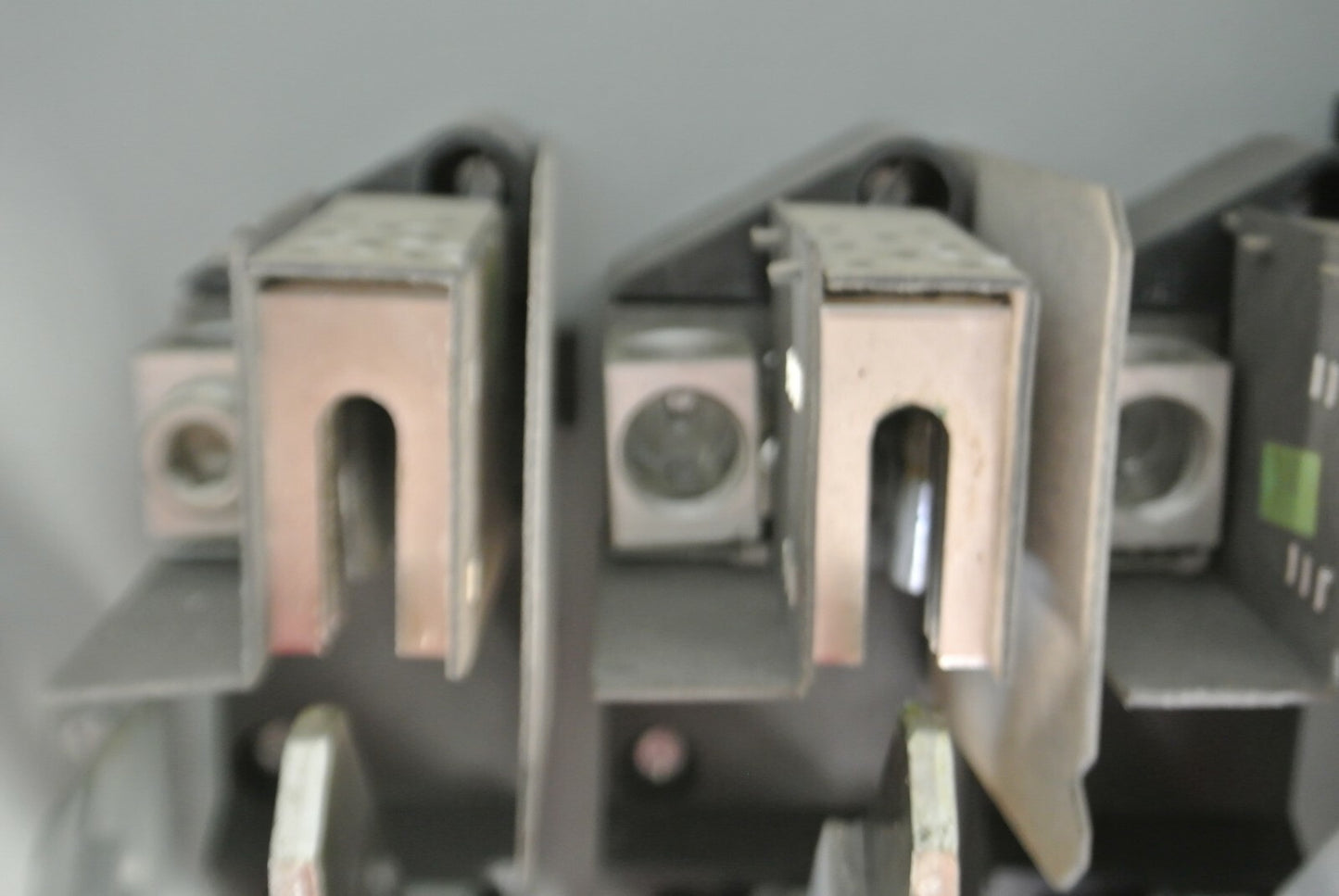 CROUSE-HINDS GH424N GENERAL DUTY FUSIBLE SAFETY SWITCH / 240V / 200A / 60HP MAX8