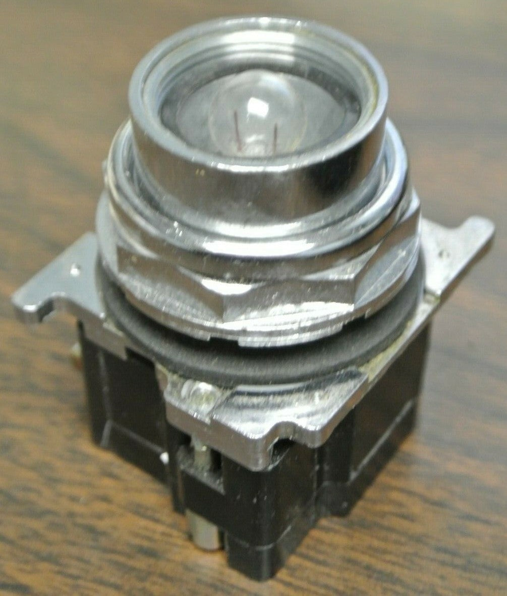 CUTLER-HAMMER ILLUMINATED PUSHBUTTON / 24V, 6.3V LAMP / NEW SURPLUS / NO LENS1