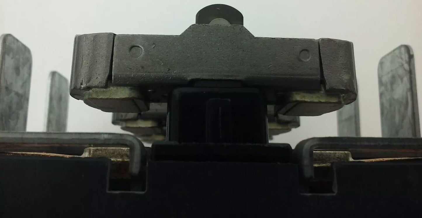 TELEMECANIQUE LC1F330 CONTACTOR,3PH,600VAC, 370A, 250HP, 120/127V 40/400HZ COIL6