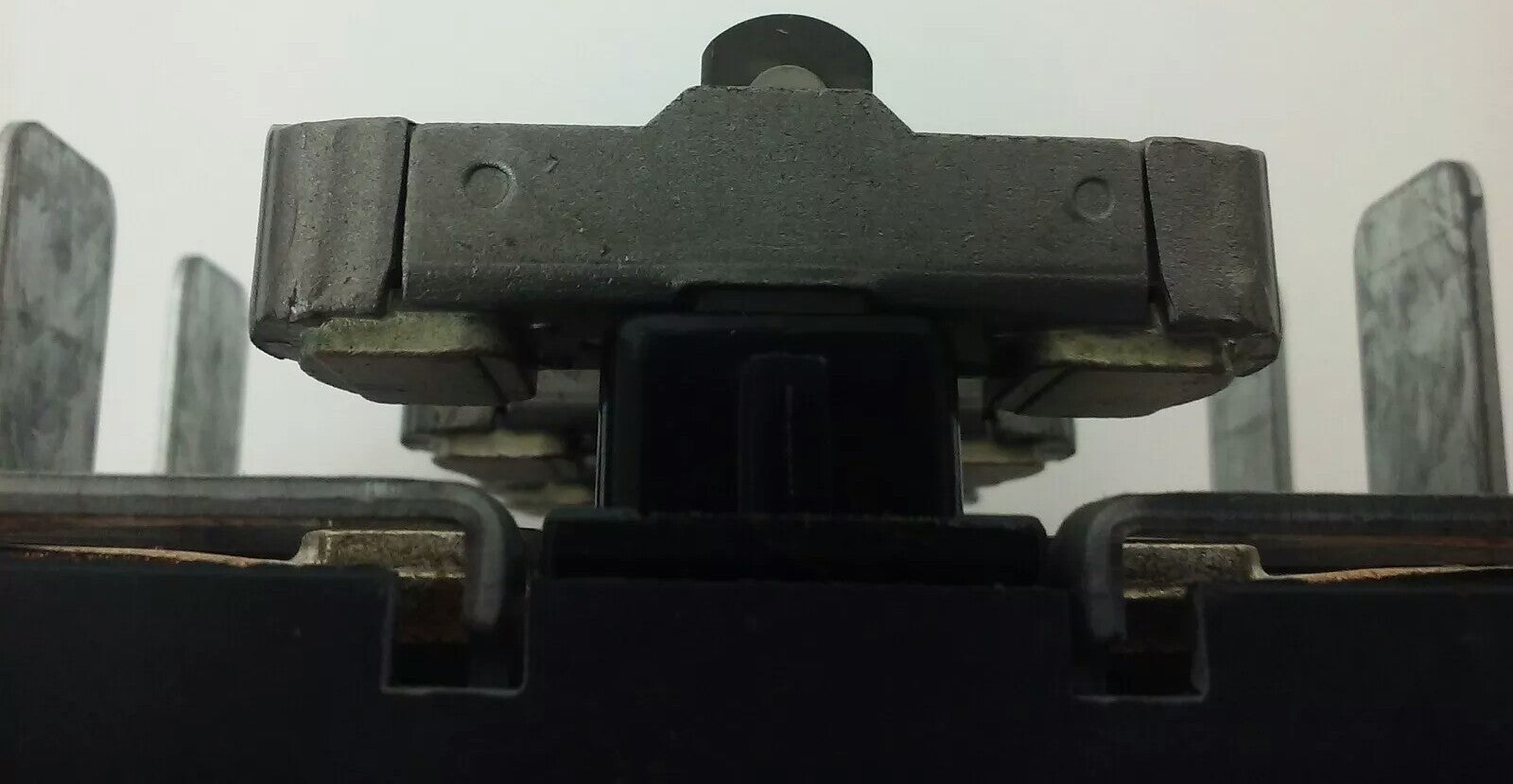 TELEMECANIQUE LC1F330 CONTACTOR,3PH,600VAC, 370A, 250HP, 120/127V 40/400HZ COIL6