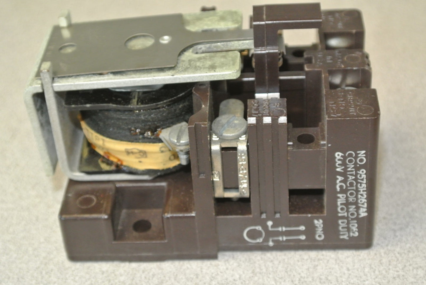 CUTLER-HAMMER 9575H2674A MAGNETIC RELAY 600VAC, PILOT DUTY  / NEW SURPLUS0