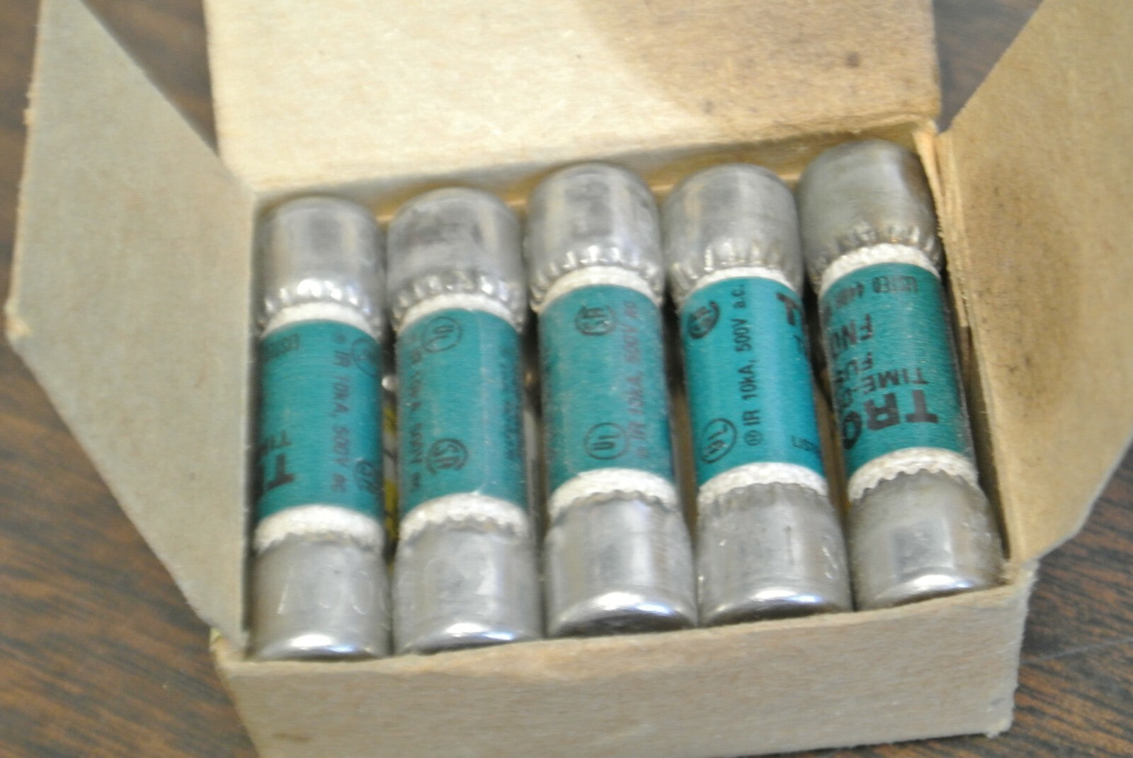 BOX of 10 / BUSS FNQ-4 TIME-DELAY FUSE 4A / 500V / NEW SURPLUS2