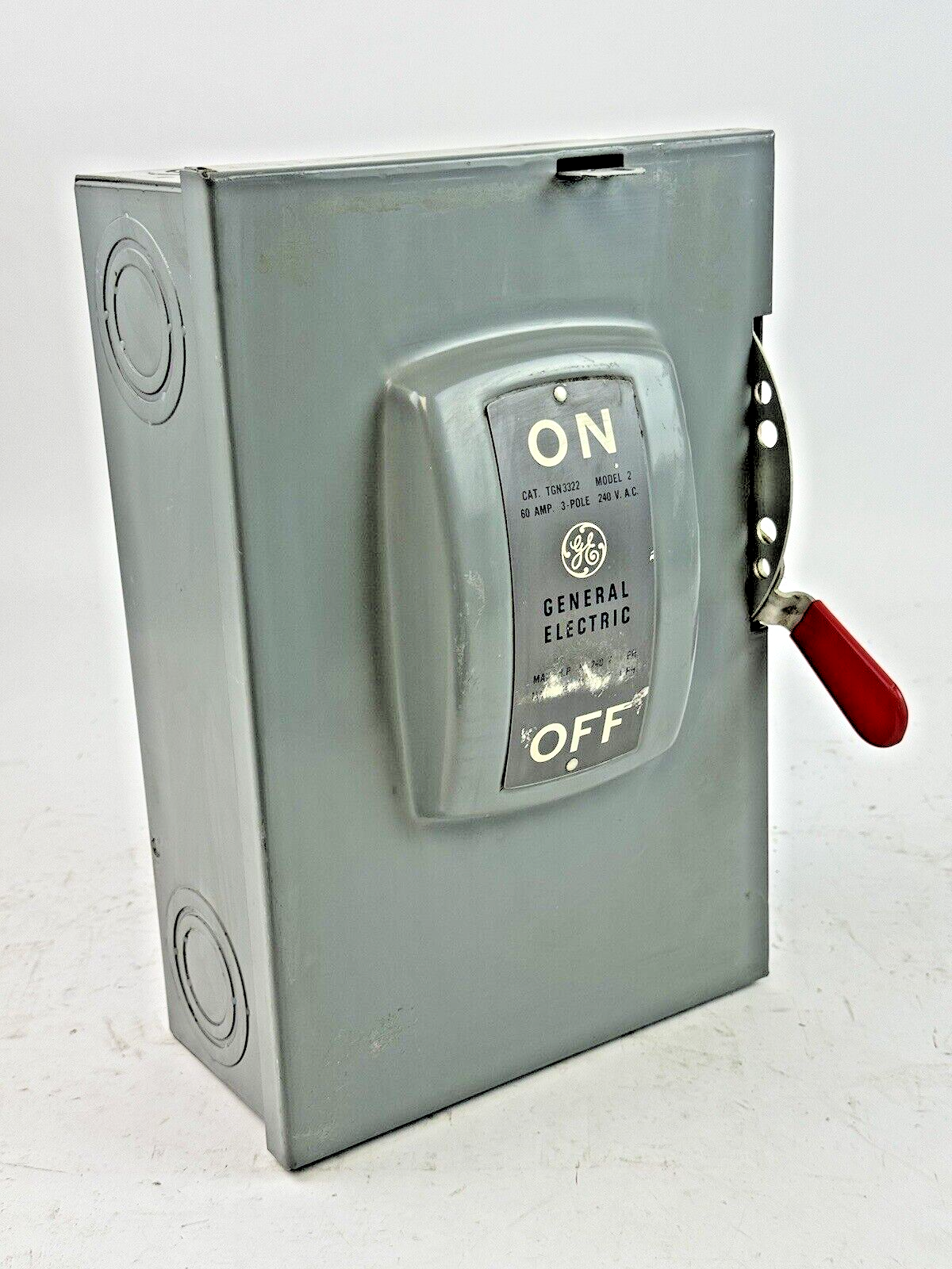 GE - TGN3322 MODEL 2 - SAFETY SWITCH - 60A/ 240VAC/ 3 POLE/ TYPE 10